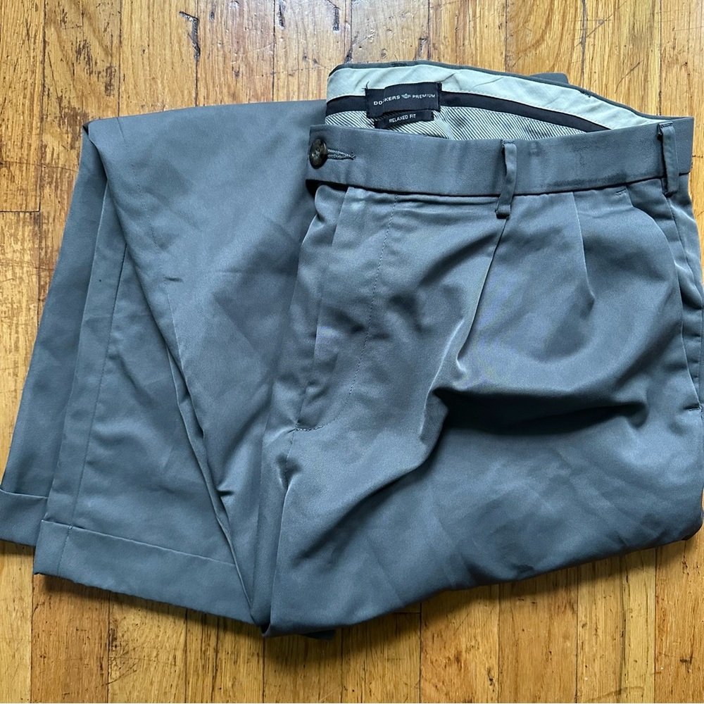Docker’s Premium Pleated Relaxed Fit Pants with Cuffed Legs